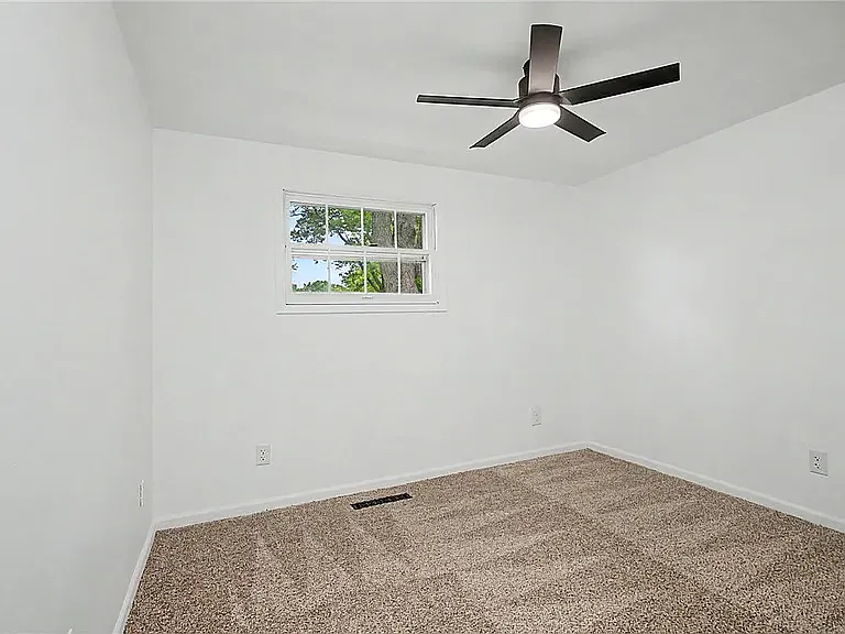 154 Tuxworth Rd — Photo 13