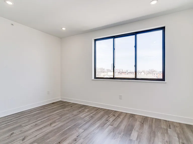 Brand New Luxury Townhouses — Photo 19