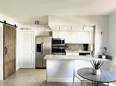 5th image of 3242 Mary St APT 1-314