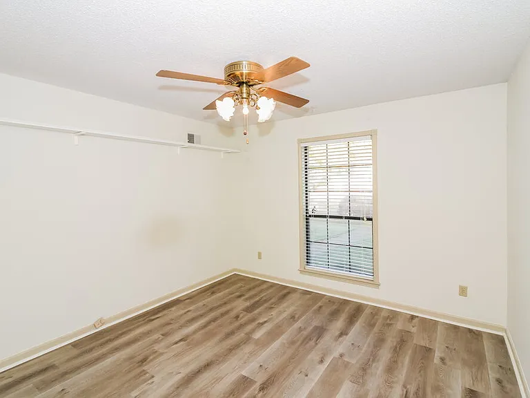 3467 Josee Ln — Photo 14