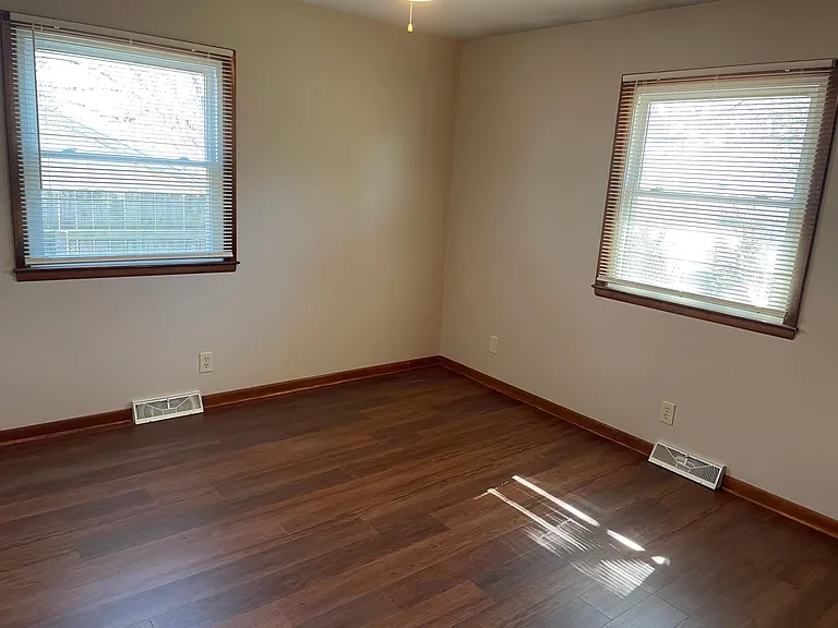 3413 SW 29th Ter — Photo 4
