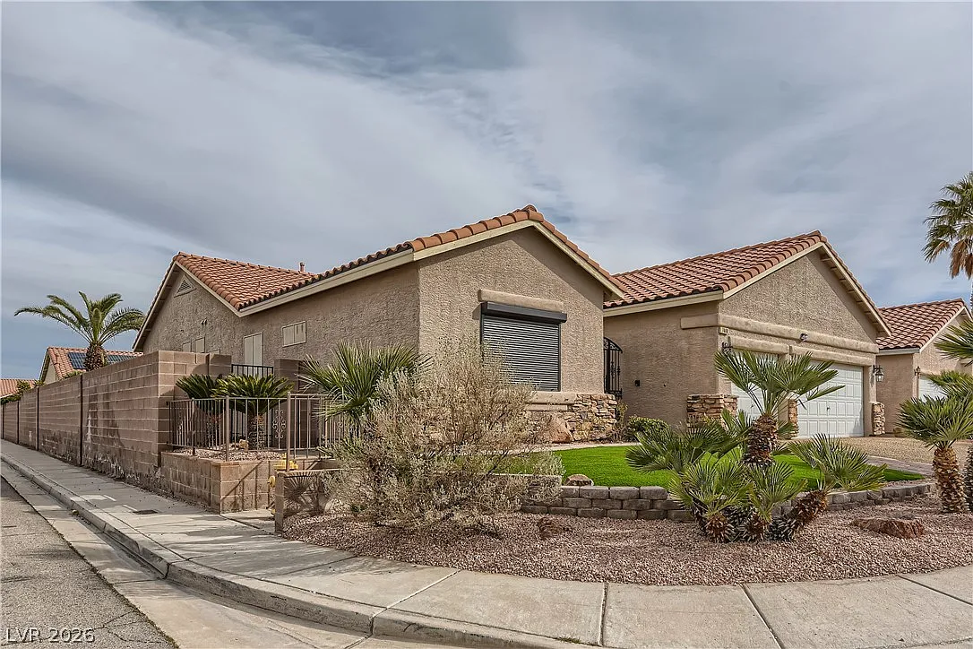 4 bed, 3.0 bath, 2313 sqft, $2,550 — Photo 2