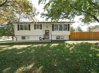 811 W 3rd St, Edgerton, KS 66021