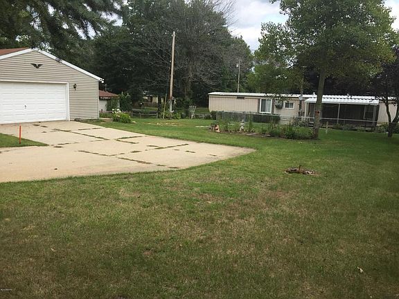 5th image of 12422 McMurty Dr NE