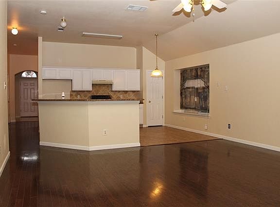 3rd image of 5603 Creekhollow Dr
