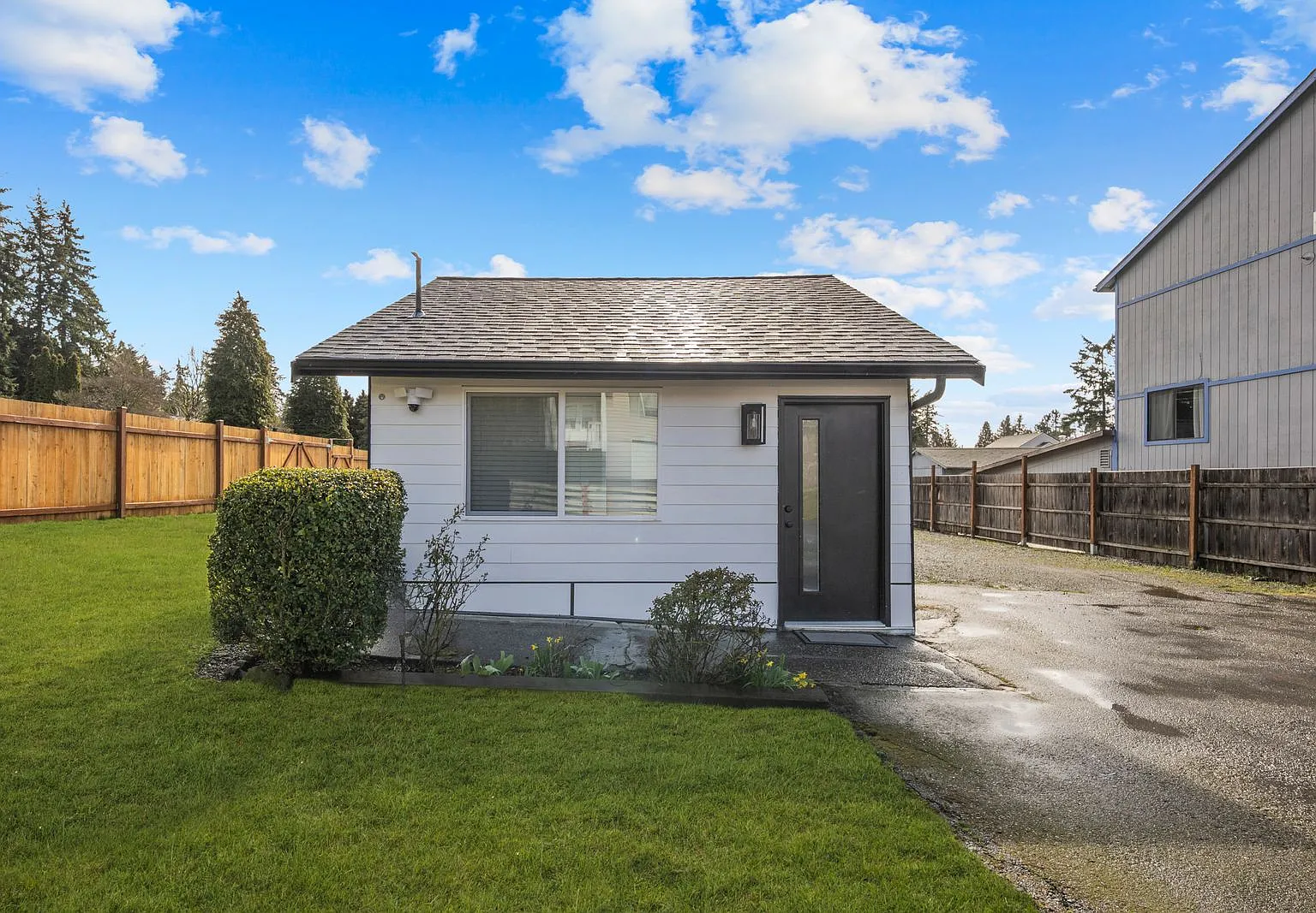 NE 147th St, Shoreline — Photo 3