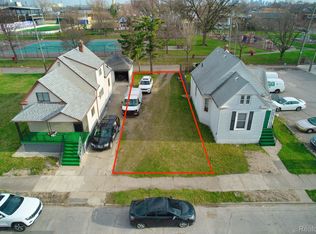2946 Goodson St, Hamtramck, MI 48212
