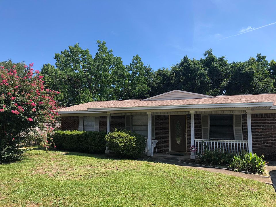 1st image of 164 Brewer Cir
