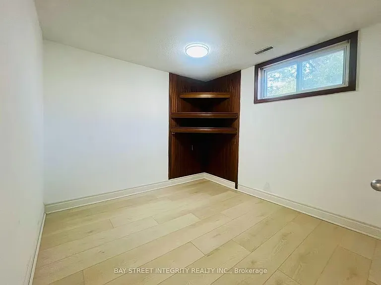 7 Snowhill Cres — Photo 7