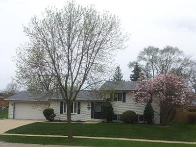 505 E Golden Ln, Oak Creek, WI, 53154
