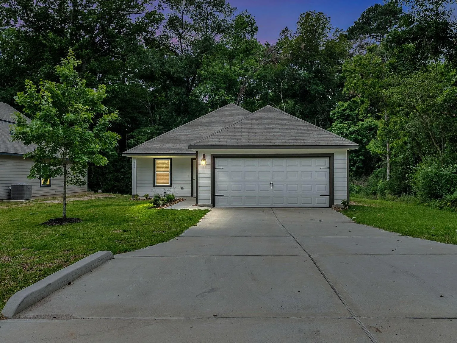 3 bed, 2.0 bath, 1192 sqft, $1,600 — Photo 3