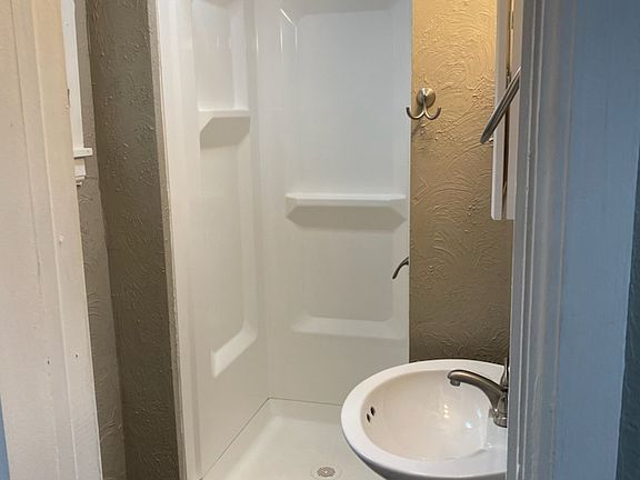 Revovated Spacious Bathroom