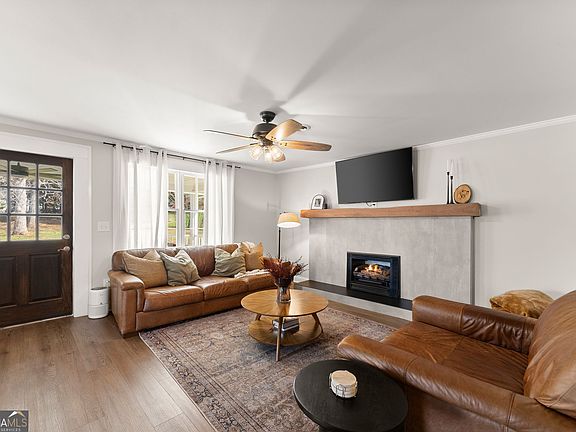 4th image of 63 Angel Ln