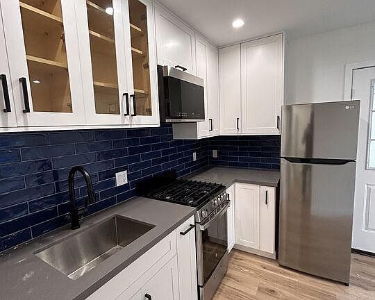 2nd image of 1517 W 58th Pl