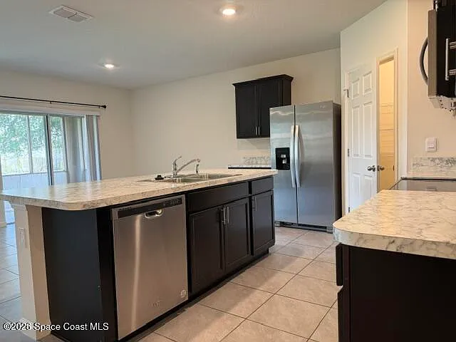 4 bed, 2.0 bath, 1830 sqft, $2,300 — Photo 2