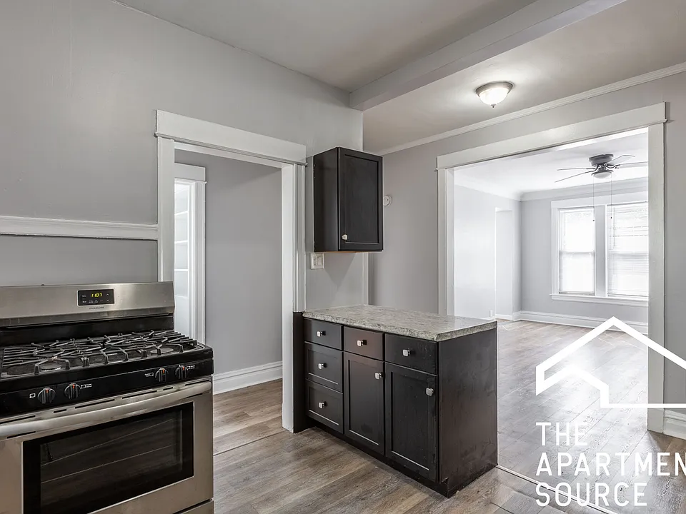 1216 W Rosemont Ave #1