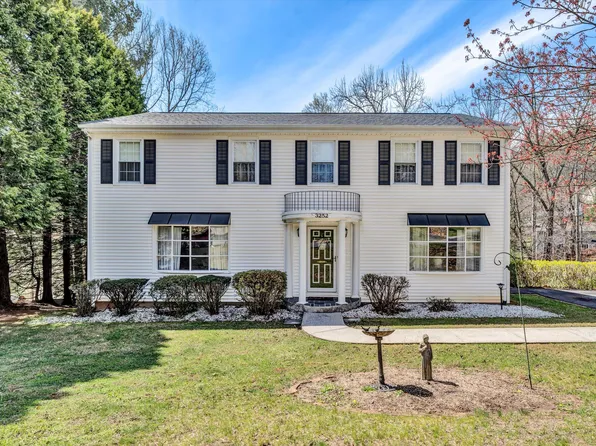 3252 Longhorn Rd, Roanoke, VA 24018