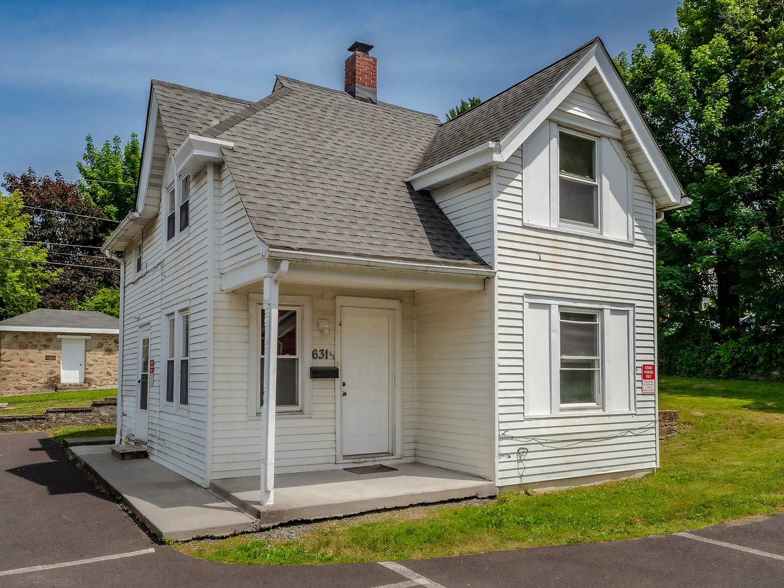 3 bed, 1.5 bath, 1000 sqft, $1,950 — Photo 2