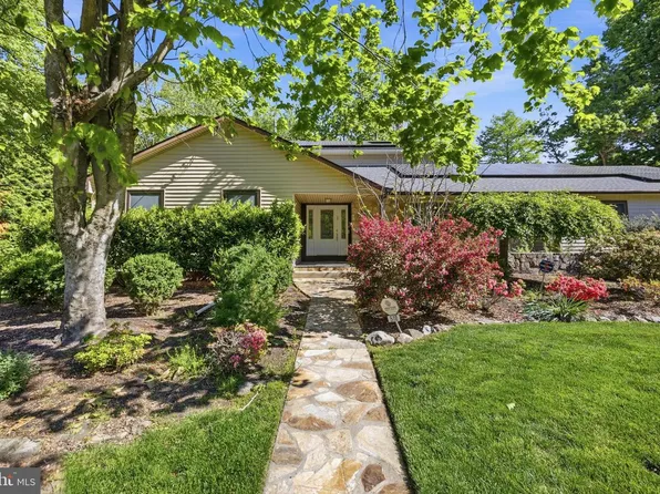 510 Gatewood Rd, Cherry Hill, NJ 08003