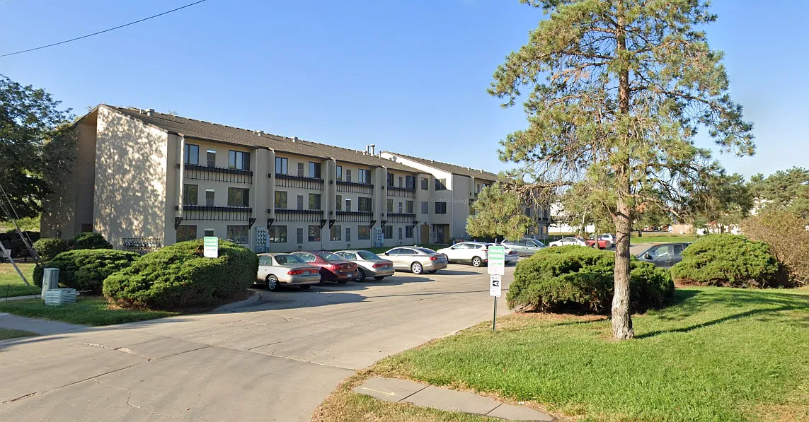 4001 Huntington Ave — Photo 2