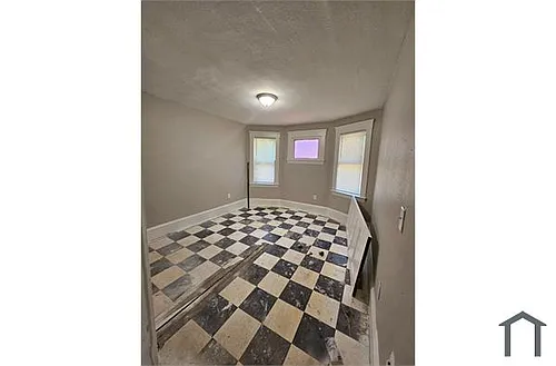 10302 North Blvd Photo 1