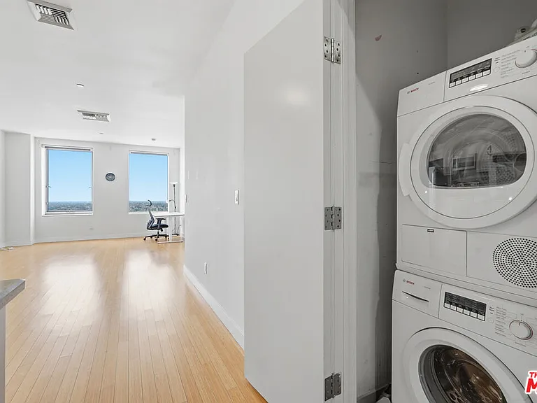 3810 Wilshire Blvd #1609 — Photo 13