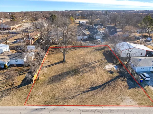 121 Jackson St #6, Lowell, AR 72745