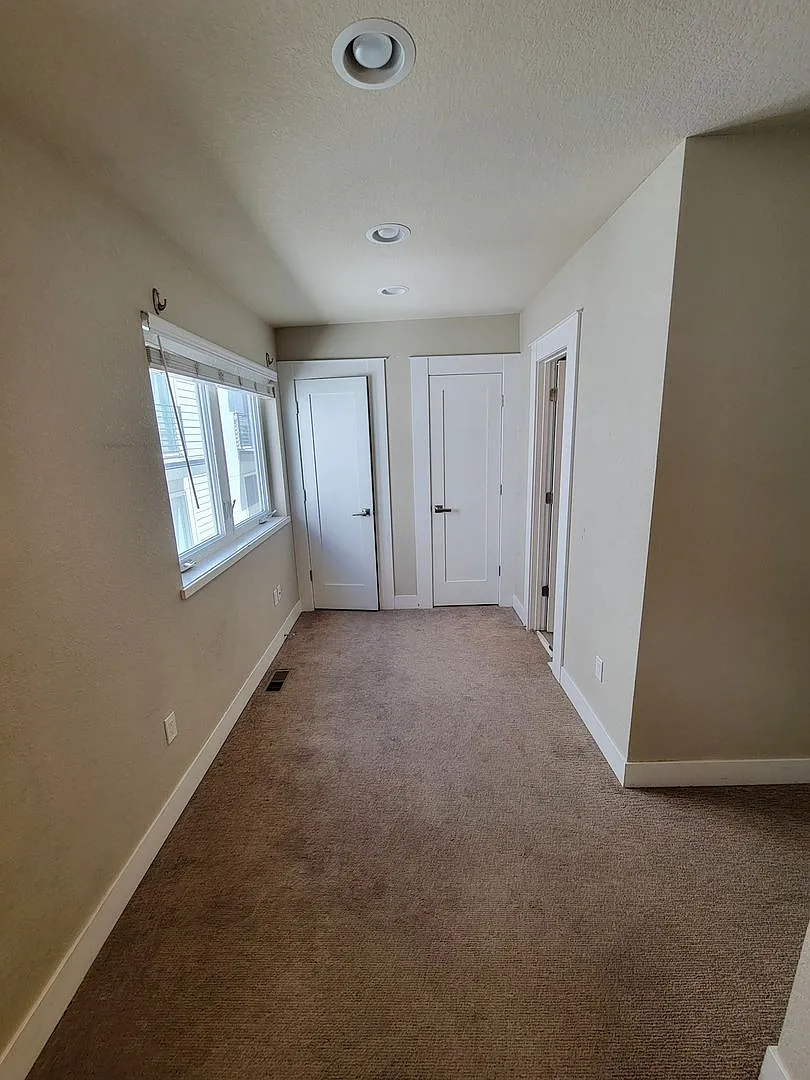 Beautiful 3 Bed 2 Bath Townhome Near Sloans — Photo 3