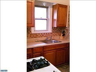 3rd image of 2246 Scovel Ave