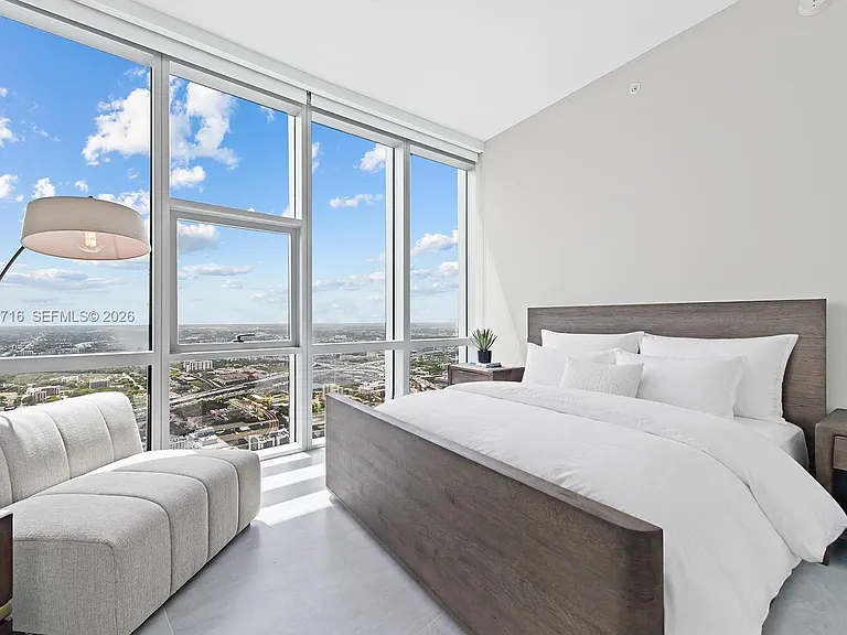 851 NE 1st Ave #Penthouse 5402 — Photo 26
