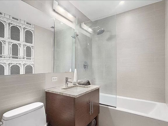 3rd image of 505 W 47th St #1DS