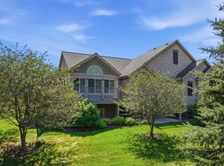 W250N4997 William Dr, Pewaukee, WI 53072