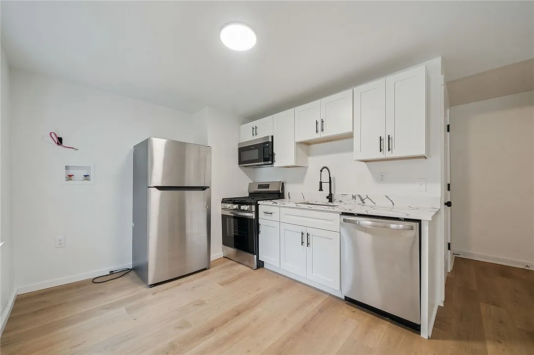 2 bed, 980 sqft, $1,225 — Photo 2