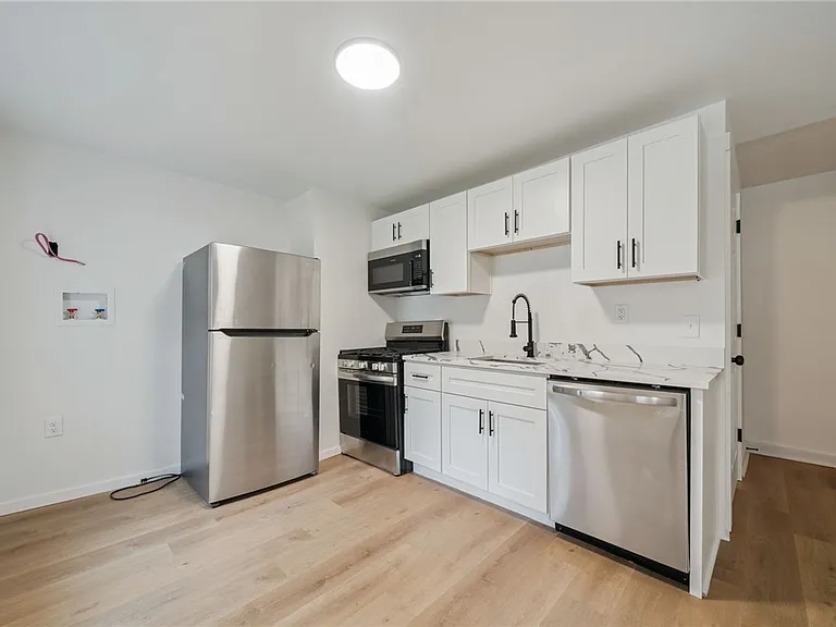 2321 Eccles St #1 — Photo 2