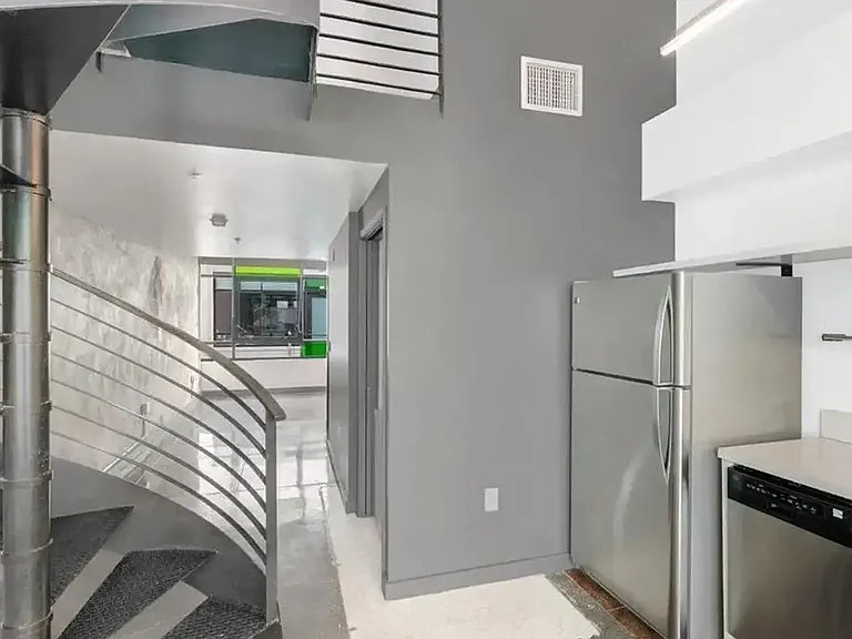 1411 Valencia St — Photo 4