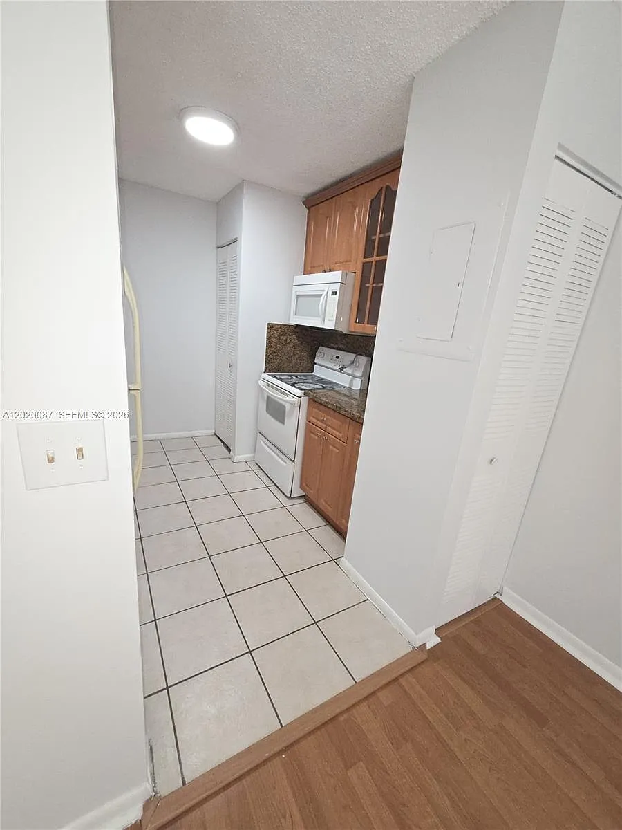Building Photo - 8886 SW 3rd St #204