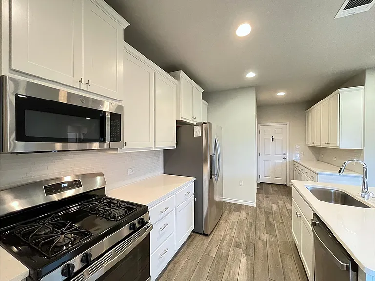 1602 Jacey Way — Photo 7