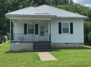 105 Reynolds Ave, Bluefield, VA 24605