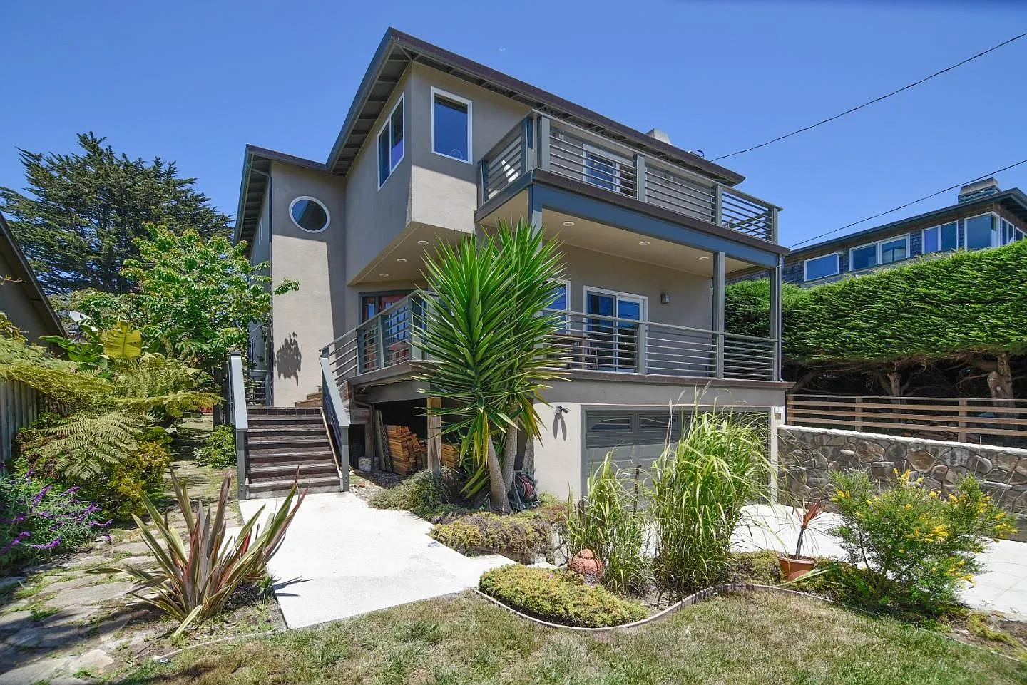 367 13th St photo 1