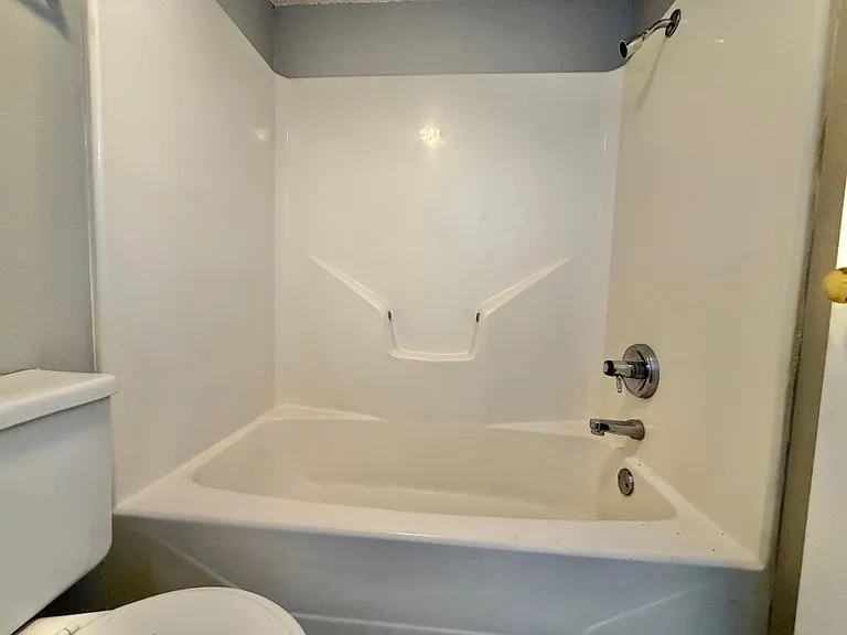 Kentucky Pine Apartments — Photo 12