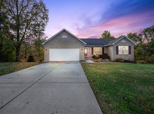 1237 Nottingham Rd, Amelia, OH 45102