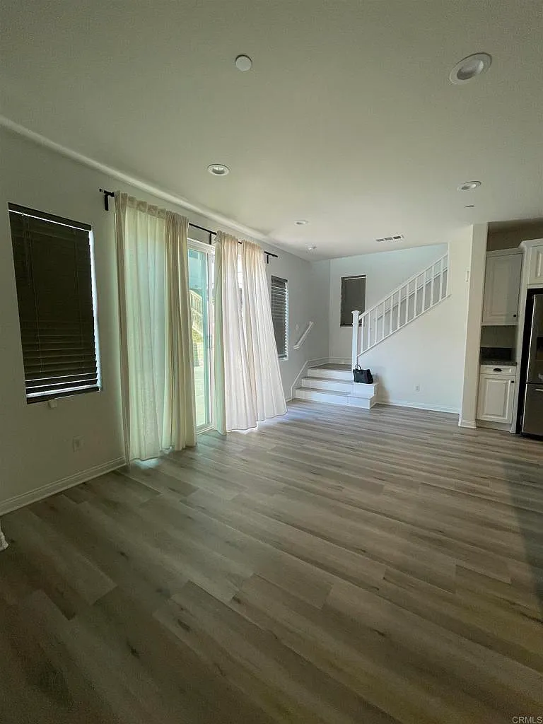 4 bed, 2315 sqft, $5,200 — Photo 3