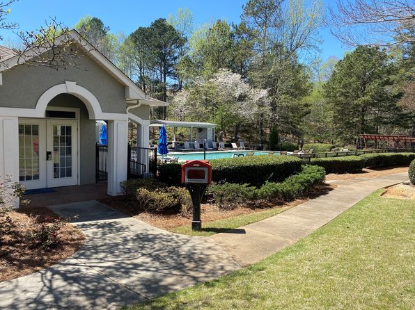 500 Lullwater Cir #104