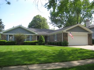 112 Lewis Ln, Wheaton, IL 60189