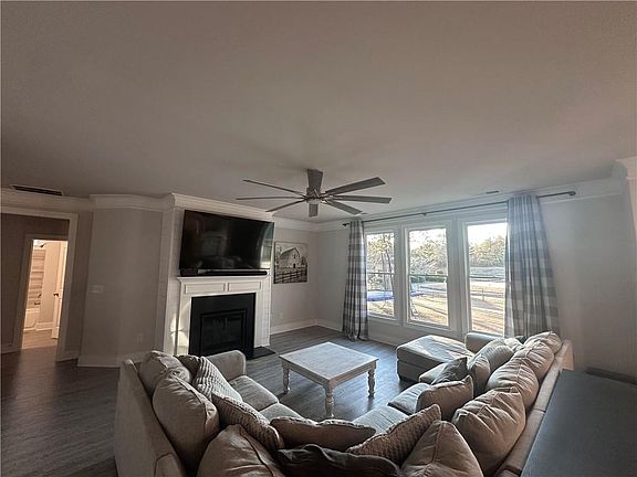 3rd image of 434 Manchester Ln