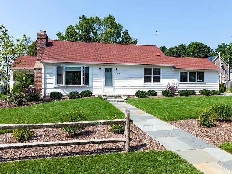 54 Bassett Ln — Photo 11