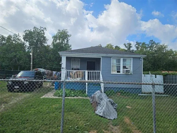 8016 W Little Woods Dr, New Orleans, LA 70128