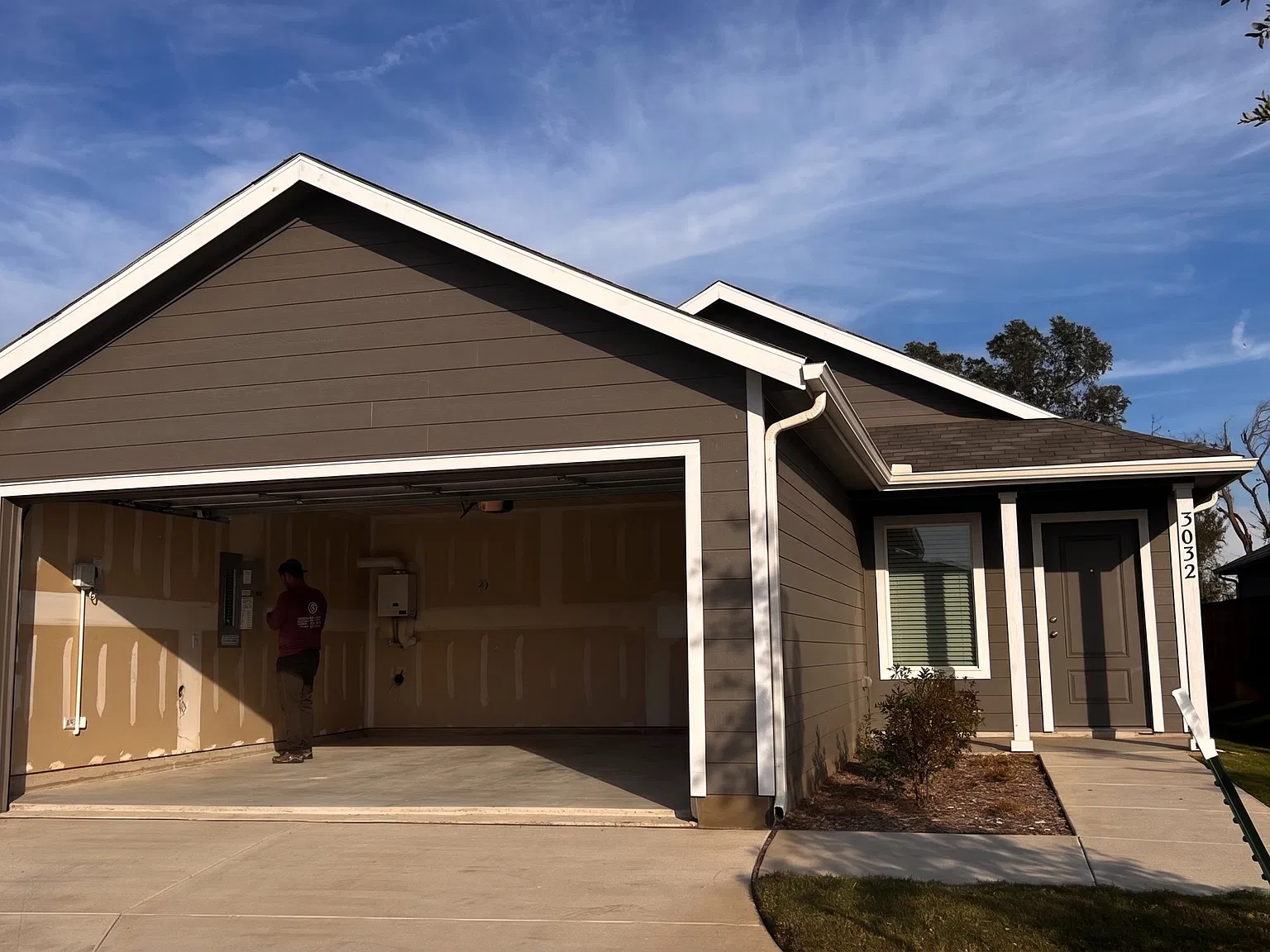 3 bed, 1266 sqft, $2,099 — Photo 1