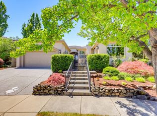 635 Seventh Fairway Dr, Medford, OR 97504