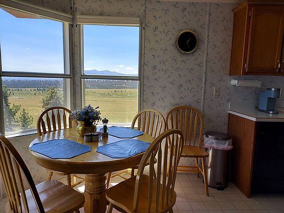 kitchen dinning area